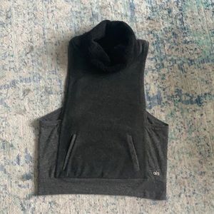 Alo Yoga Fleece Lined Pullover Vest. Black/Grey. Good Condition.